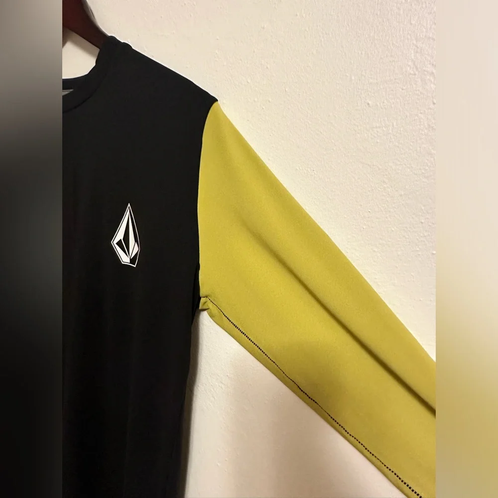 Volcom Men’s Confuse Long Sleeve Rash Guard With UV Protection Size XS